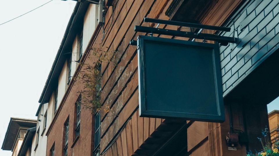 (In the image an eye-catching storefront sign can be seen hanging)
